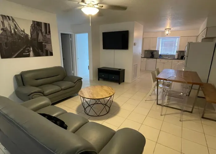 Cozy Downtown Apartments On Water